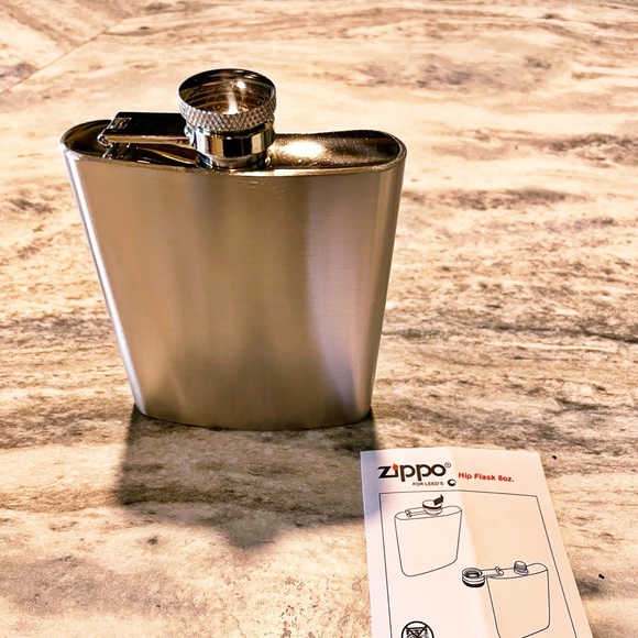 Zippo 8oz Silver Hip Flask NWT / NIB - Picture 5 of 9